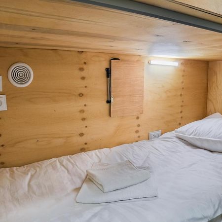 Capsule Hotel Ош Екстериор снимка