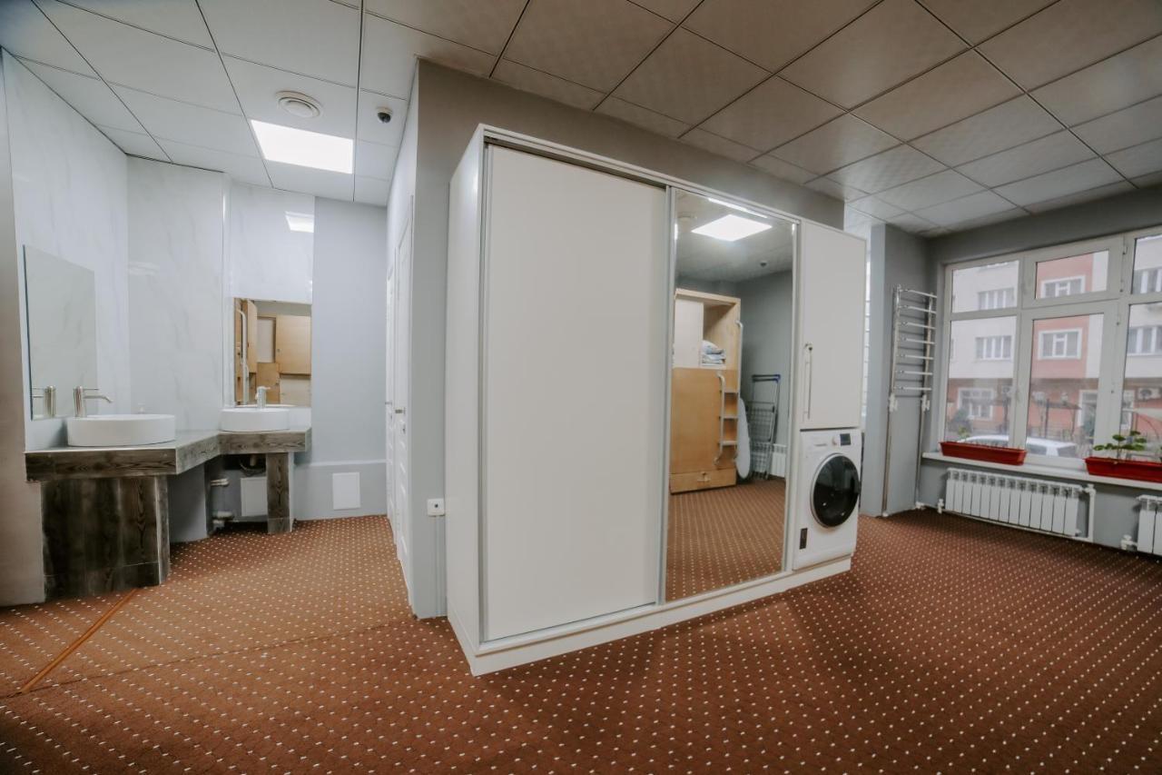 Capsule Hotel Ош Екстериор снимка