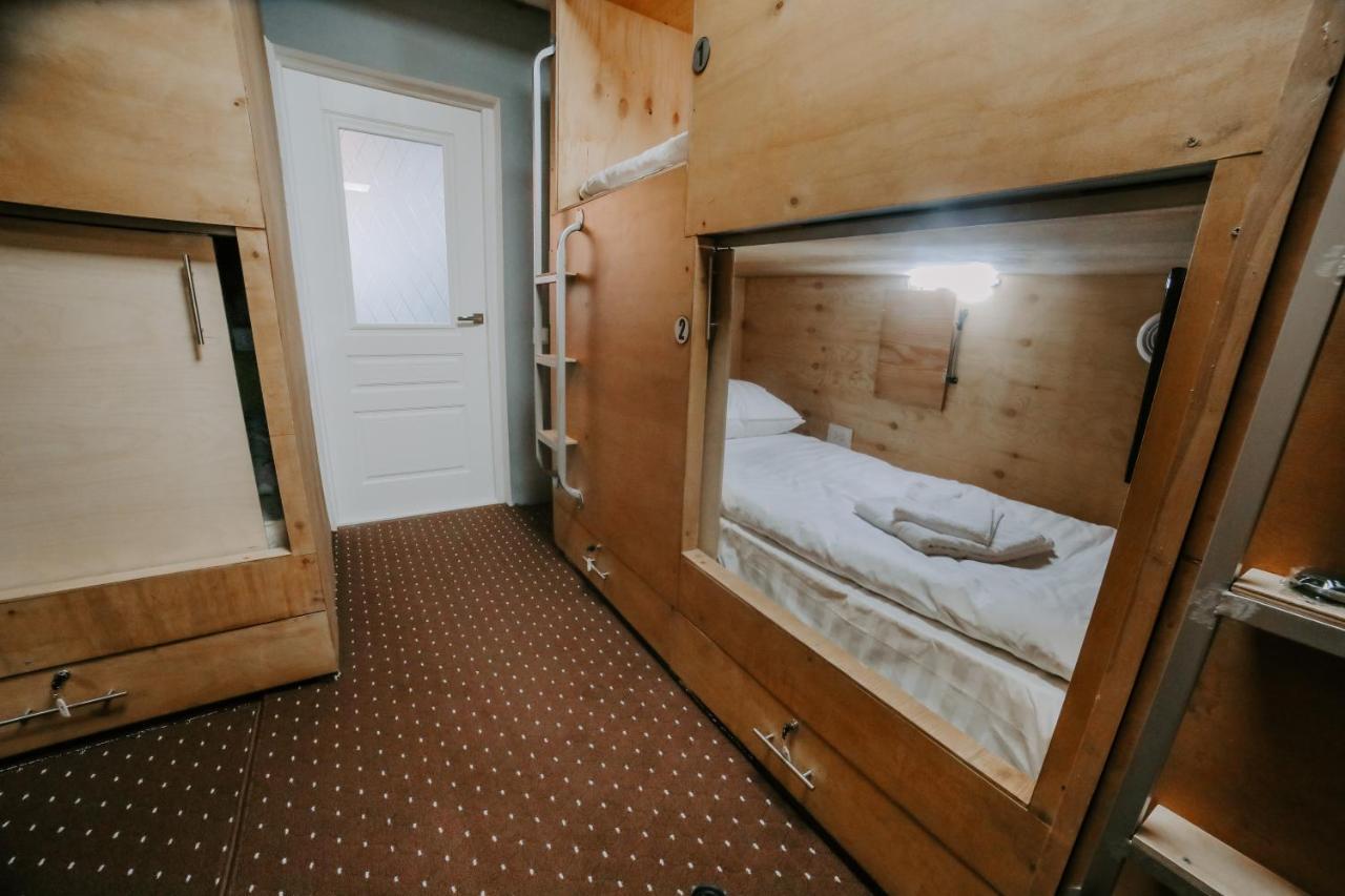 Capsule Hotel Ош Екстериор снимка